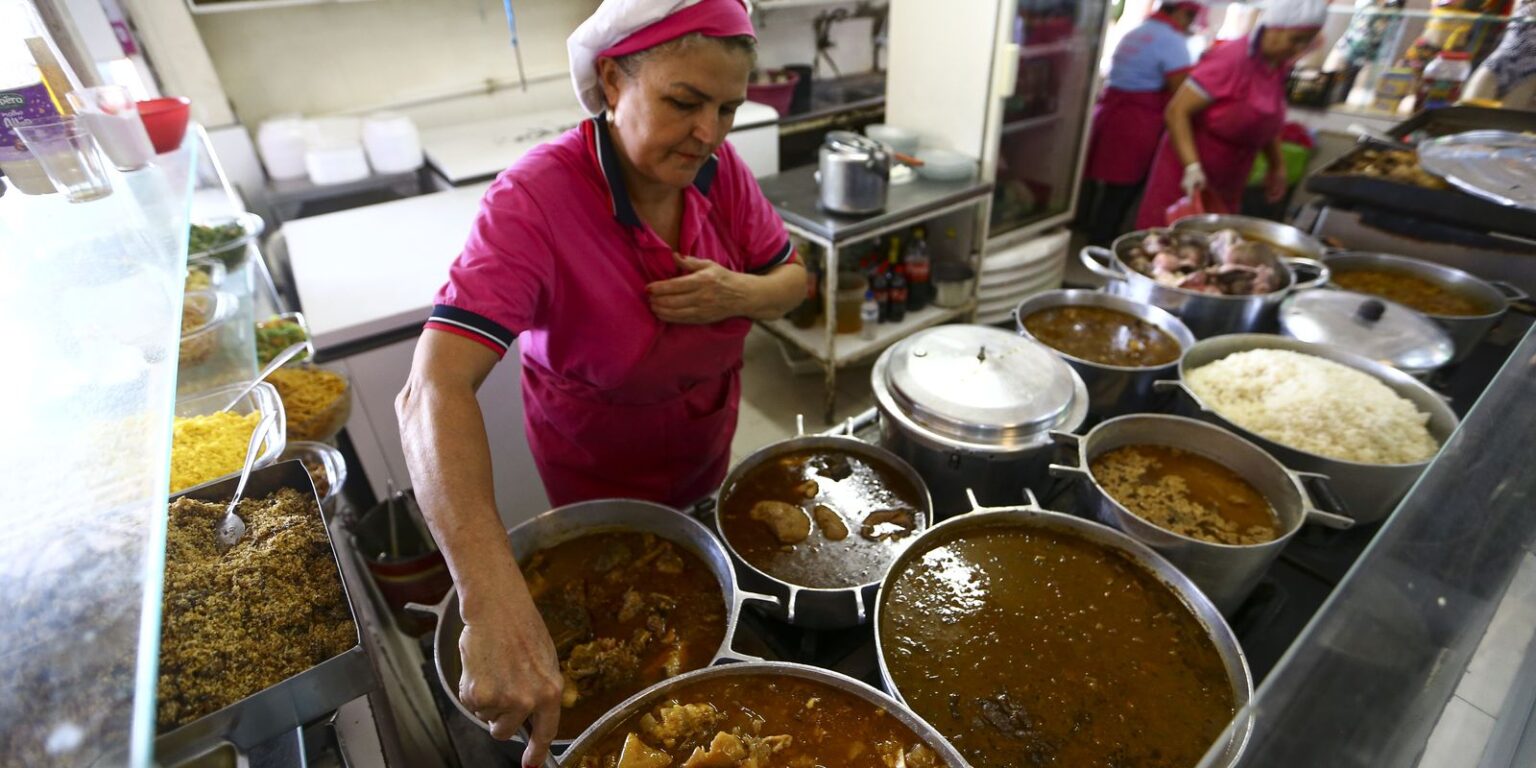 Aumento na Contratação de Profissionais Acima dos 50 Anos em SP: Uma Nova Tendência no Comércio e Serviços Aumento na Contratação de Profissionais Acima dos 50 Anos em SP: Uma Nova Tendência no Comércio e Se