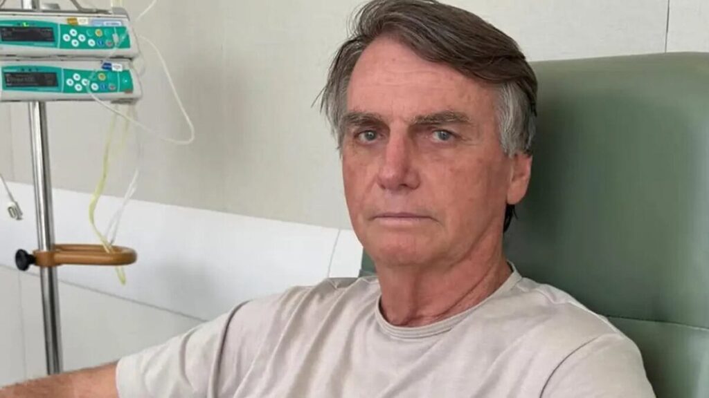 Carlos Bolsonaro Revela Agravamento na Saúde do Pai e Abalo Psicológico Carlos Bolsonaro Revela Agravamento na Saúde do Pai e Abalo Psicológico