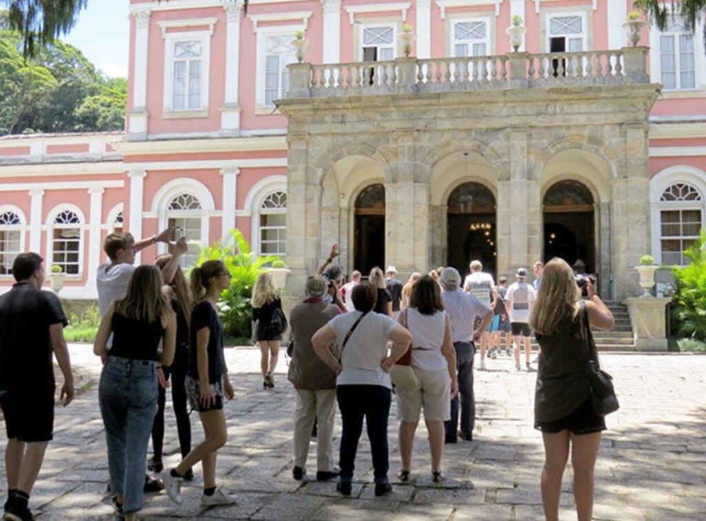 Crescimento no Turismo e Cultura em Petrópolis: 2,6 Milhões de Visitantes em 2025 Crescimento no Turismo e Cultura em Petrópolis: 2,6 Milhões de Visitantes em 2025
