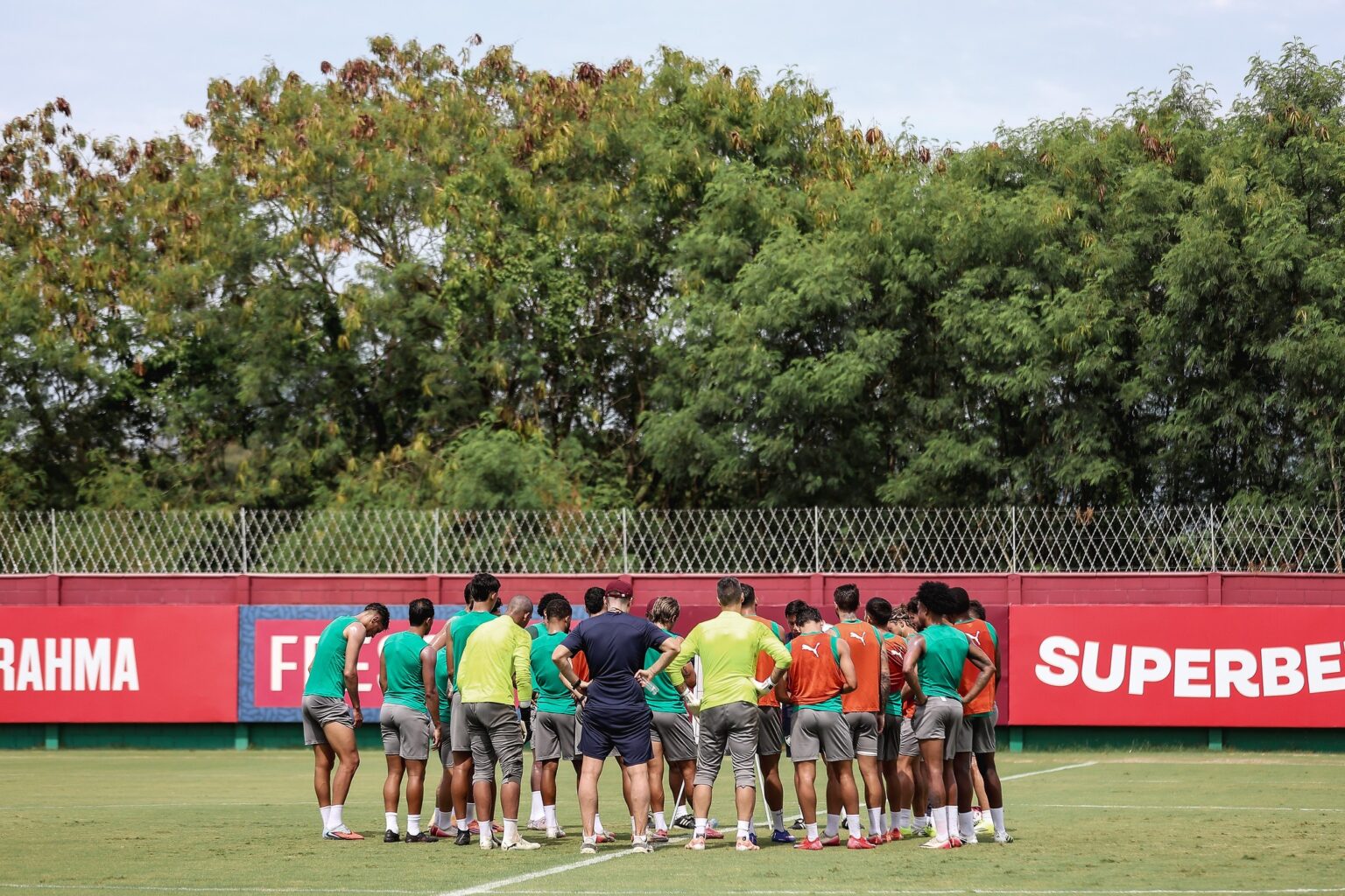 Fluminense Une Treinos e Se Prepara para Estreia do Time Titular contra o Flamengo Fluminense Une Treinos e Se Prepara para Estreia do Time Titular contra o Flamengo