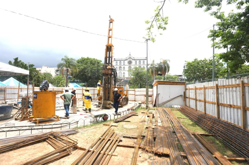 Homenagem a Martinho da Vila: Prefeitura do Rio Inicia Instalação de Monumento Homenagem a Martinho da Vila: Prefeitura do Rio Inicia Instalação de Monumento