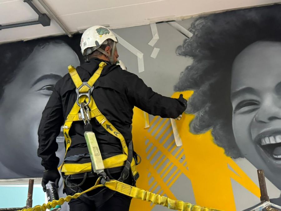 Intervenção Artística Transforma o Interior do Prédio da Onda em Rio das Ostras Intervenção Artística Transforma o Interior do Prédio da Onda em Rio das Ostras