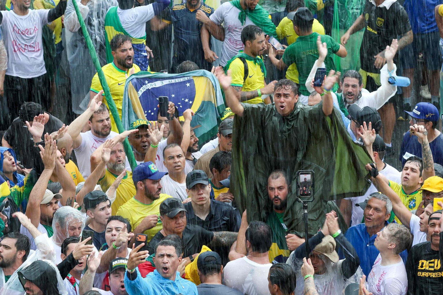 Liberdade de Bolsonaro: Manifestação de Nikolas Ferreira Reúne 18 Mil em Brasília Liberdade de Bolsonaro: Manifestação de Nikolas Ferreira Reúne 18 Mil em Brasília