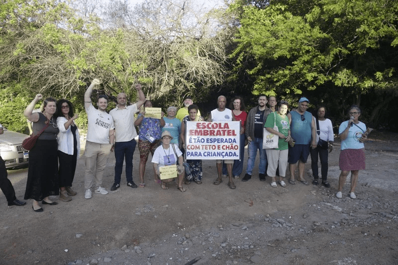 Moradores da Zona Rural de Porto Alegre Protestam por Escola Prometida Há Duas Décadas