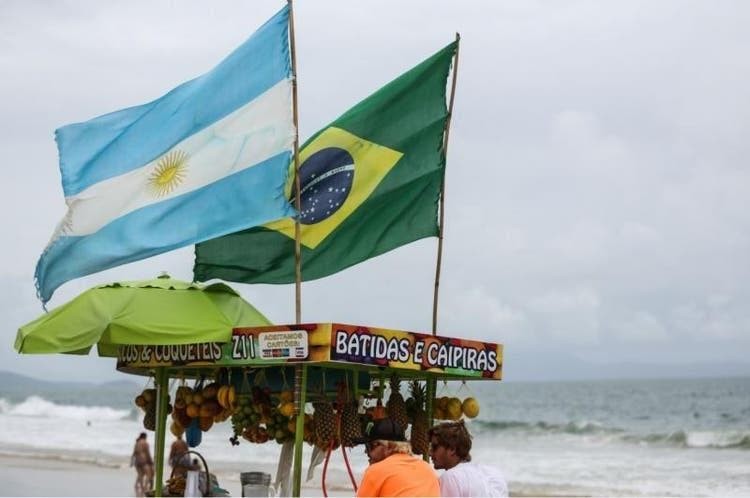 Queda no Número de Turistas Argentinos no Litoral de SC: Impactos da Valorização do Real Queda no Número de Turistas Argentinos no Litoral de SC: Impactos da Valorização do Real