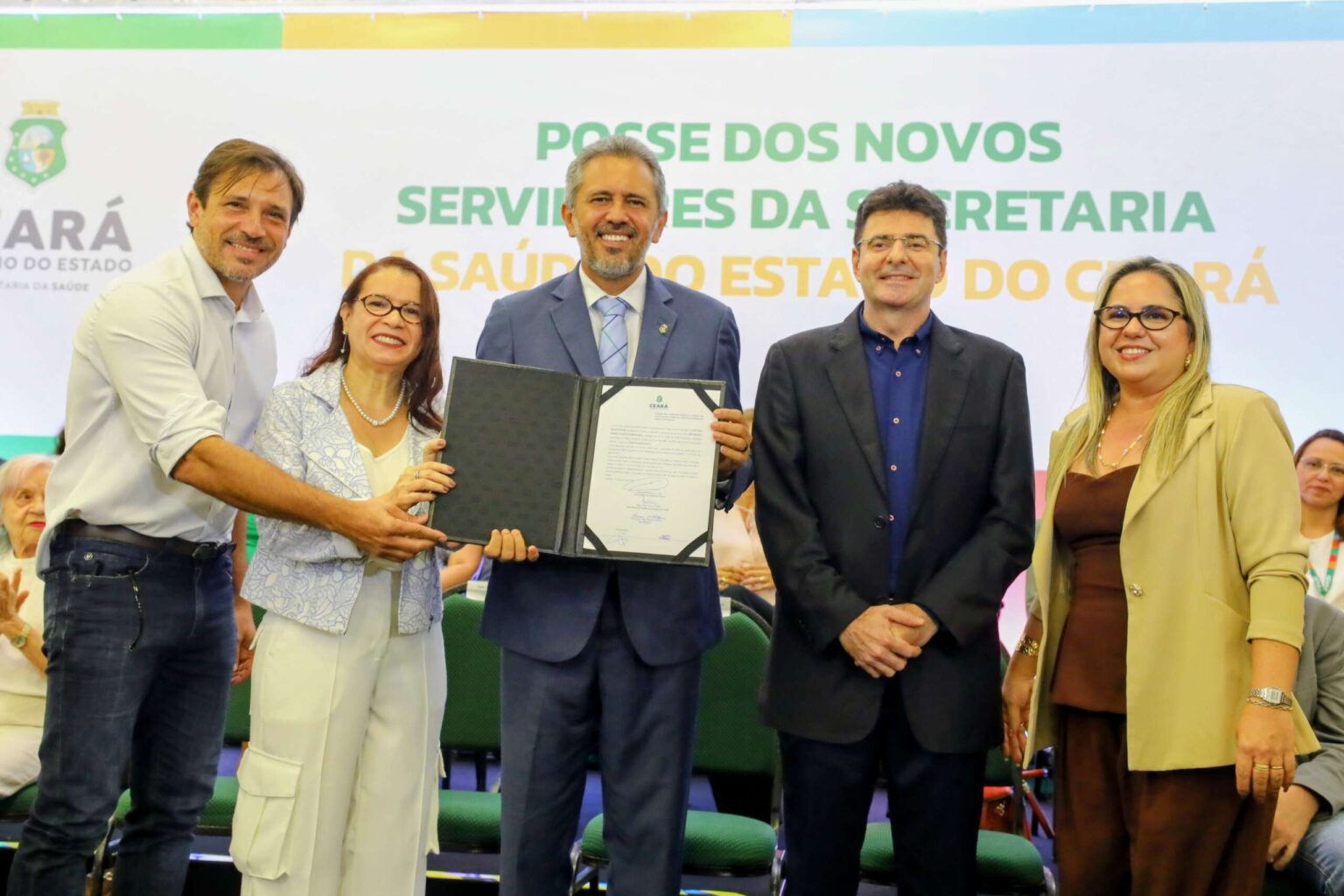 Reforço na Saúde: 214 Novos Servidores Tomam Posse no Ceará Reforço na Saúde: 214 Novos Servidores Tomam Posse no Ceará