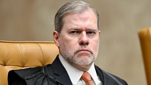 Situação de Toffoli é Vista como Insustentável, Avertindo Ministros do STF sobre Aumento das Investigações do Caso Master Situação de Toffoli é Vista como Insustentável, Avertindo Ministros do STF sobre Aumento das Investi