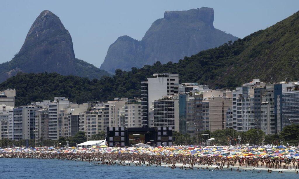 Turismo no Rio deve movimentar R$ 12,8 bilhões neste verão Turismo no Rio deve movimentar R$ 12,8 bilhões neste verão