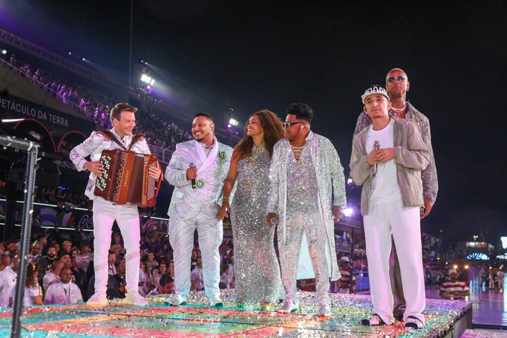 Desfile das Campeãs do RJ Atraí Emoção com Homenagem a Preta Gil