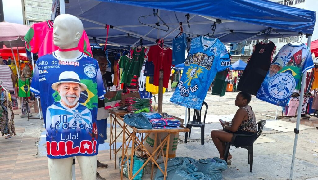 Escola de Samba Acadêmicos de Niterói Ganha Destaque com Camisetas de Lula Escola de Samba Acadêmicos de Niterói Ganha Destaque com Camisetas de Lula