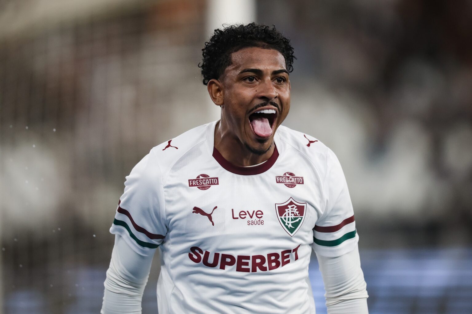 Fluminense em Busca de Centroavante: John Kennedy se Destaca Enquanto Negociações por Bouanga Avançam Fluminense em Busca de Centroavante: John Kennedy se Destaca Enquanto Negociações por Bouanga Avança
