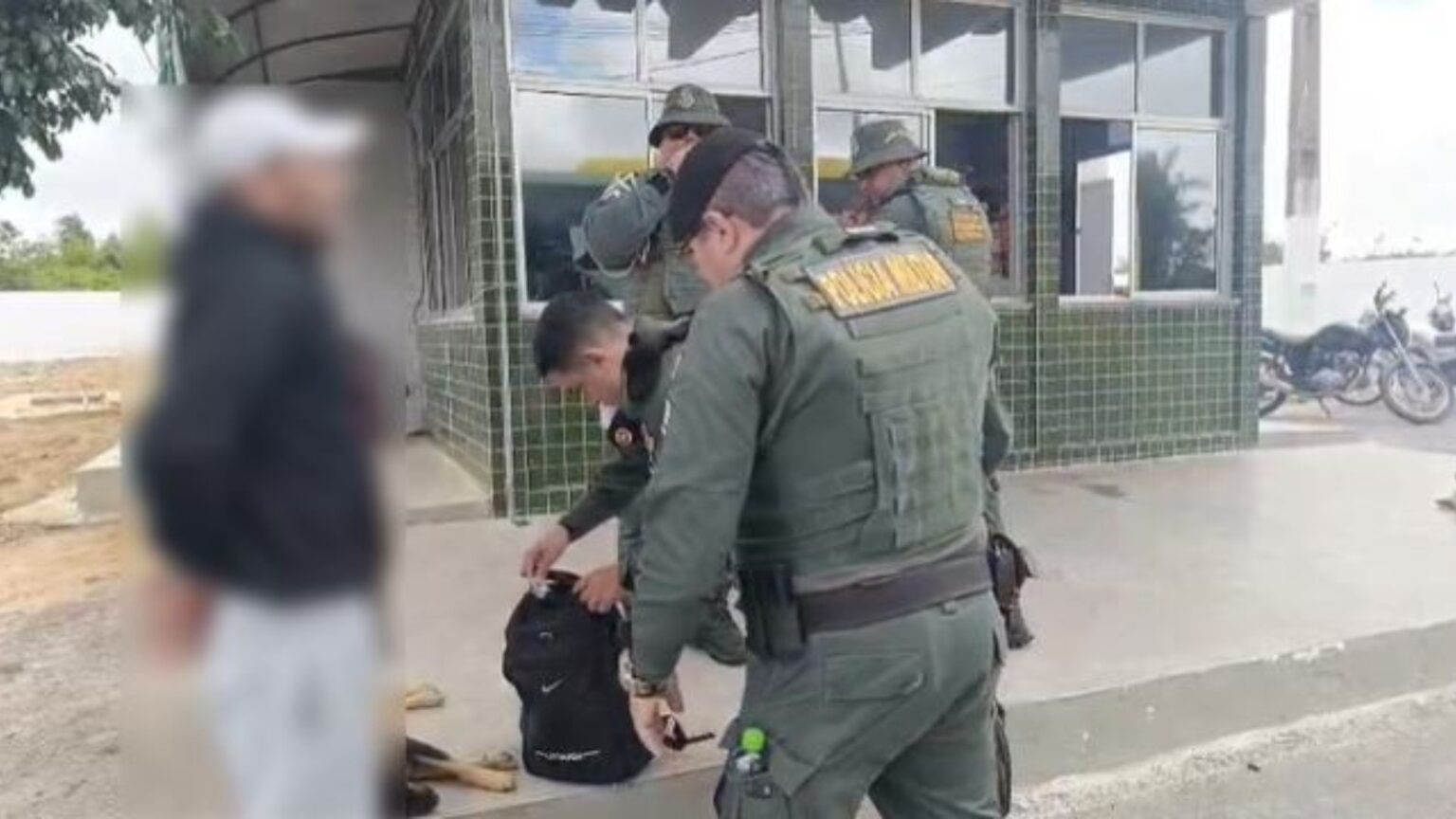 Foragido por Homicídio no Rio de Janeiro Capturado em Ônibus de Viagem no Ceará Foragido por Homicídio no Rio de Janeiro Capturado em Ônibus de Viagem no Ceará