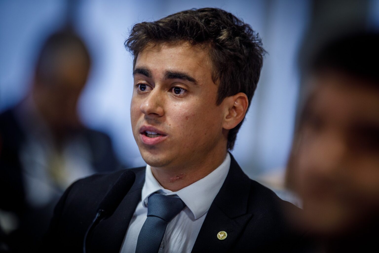 Nikolas Ferreira Esclarece: Encontro com Flávio Bolsonaro Não Aconteceu Antes das Eleições em MG Nikolas Ferreira Esclarece: Encontro com Flávio Bolsonaro Não Aconteceu Antes das Eleições em MG