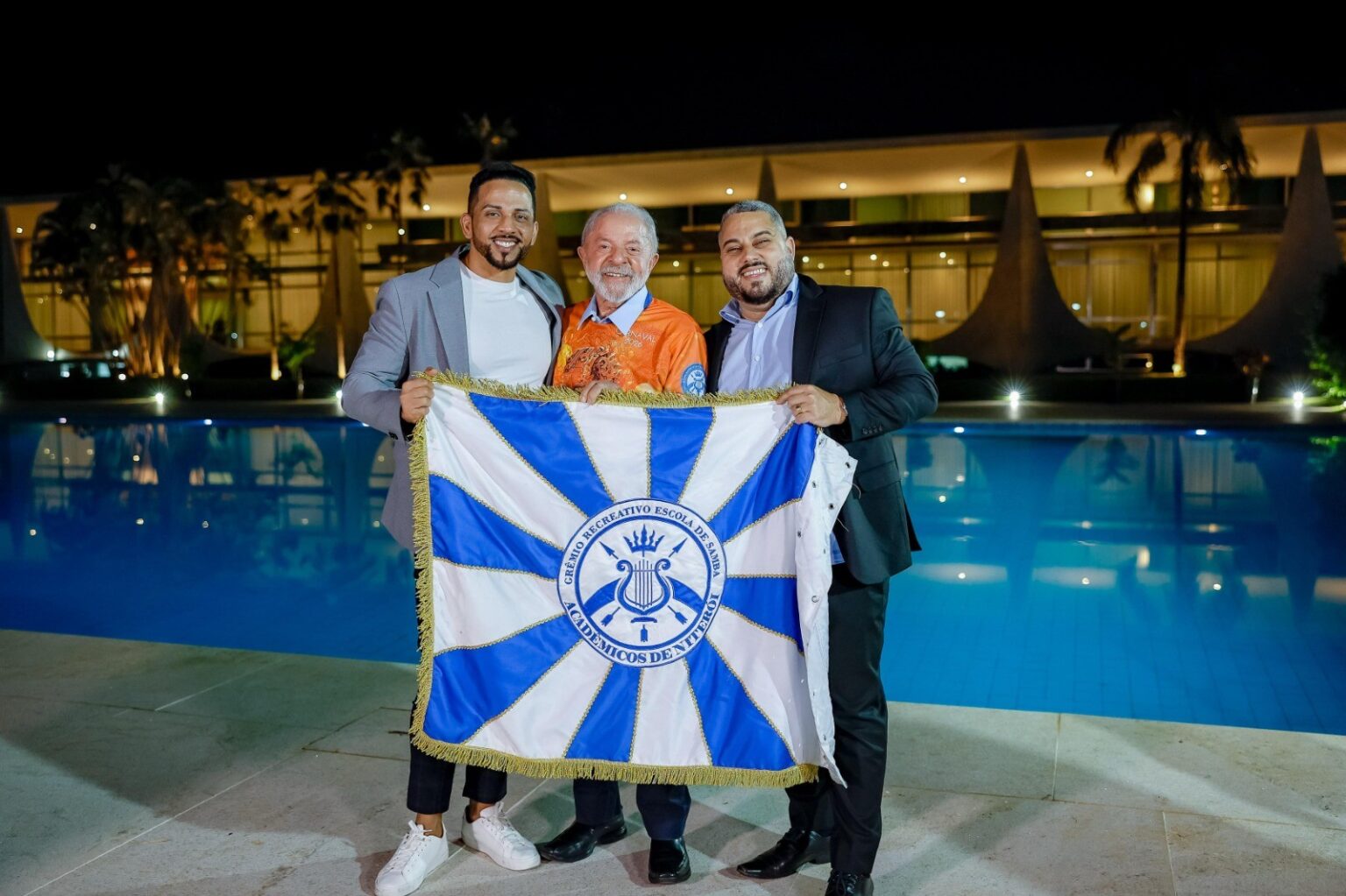Polêmica na Sapucaí: Damares e Novo contestam uso de verba pública em homenagem a Lula Polêmica na Sapucaí: Damares e Novo contestam uso de verba pública em homenagem a Lula