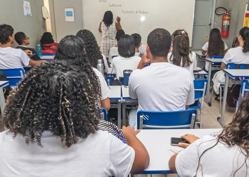 Projeto Enem RJ: Estudantes da Rede Estadual Brilham na Redação do Enem 2025