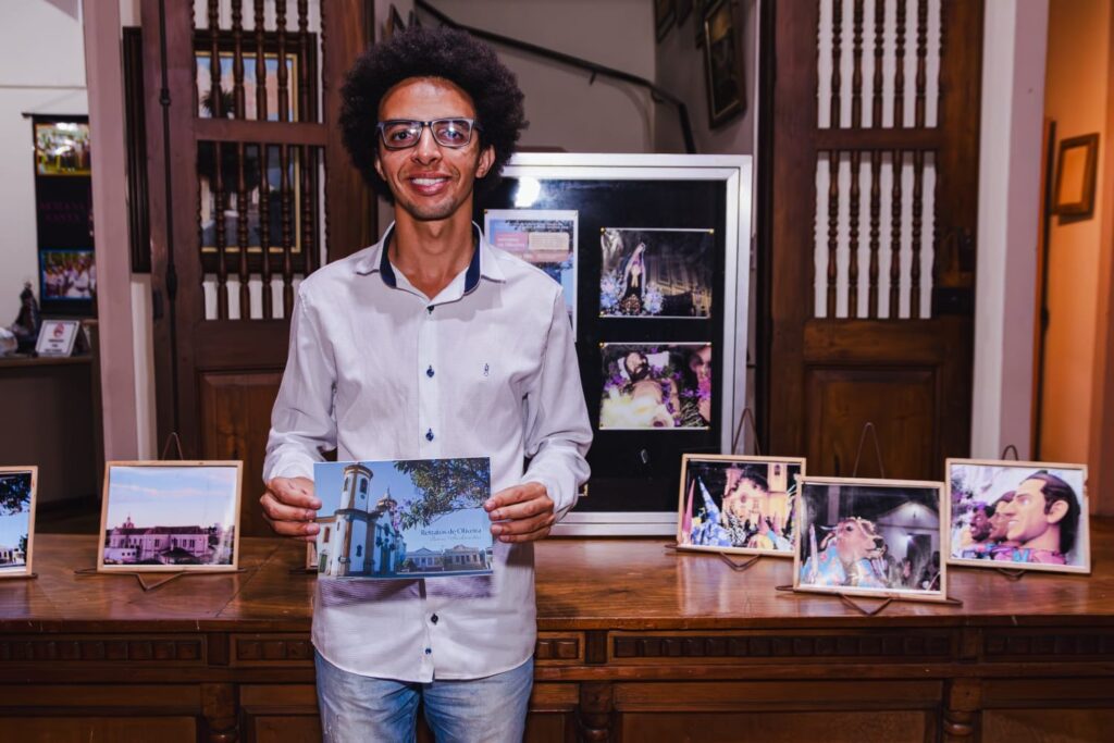 Retratos de Oliveira: Um Olhar Fotográfico sobre História e Cultura Retratos de Oliveira: Um Olhar Fotográfico sobre História e Cultura