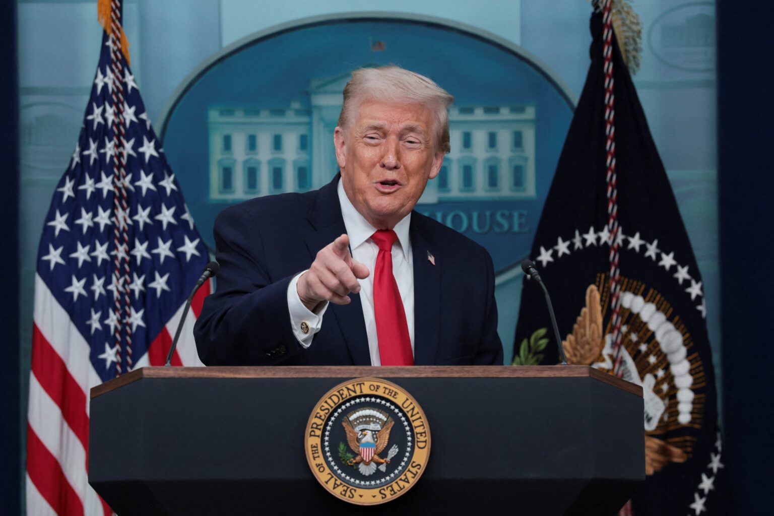 Tarifaço de Trump: Brasil e China se destacam com nova alíquota global, aponta estudo Tarifaço de Trump: Brasil e China se destacam com nova alíquota global, aponta estudo