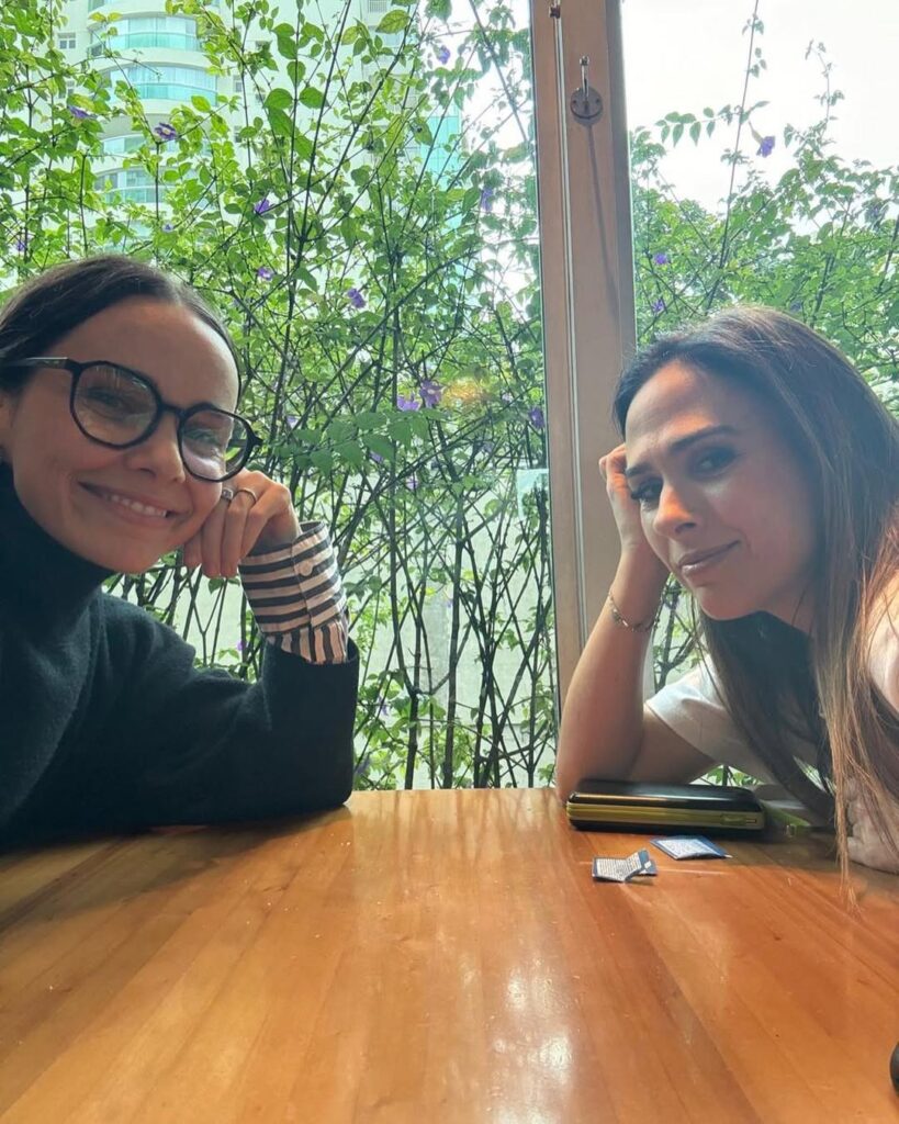 Tata Werneck Celebra Aniversário de Débora Falabella com Emoção e Admiração Tata Werneck Celebra Aniversário de Débora Falabella com Emoção e Admiração