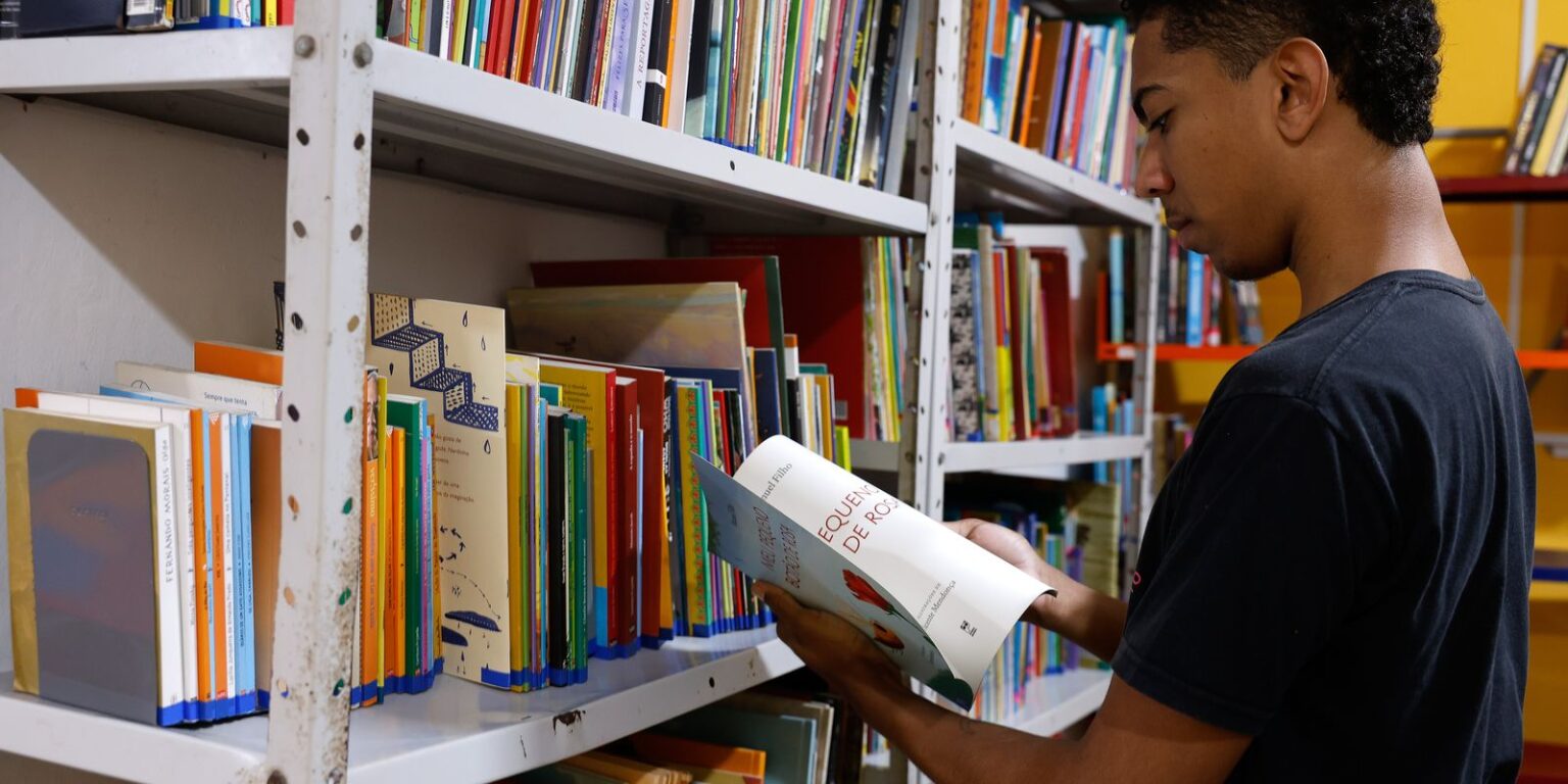 Alerj Lança Programa para Capacitar Jovens e Fomentar Leitura no RJ Alerj Lança Programa para Capacitar Jovens e Fomentar Leitura no RJ