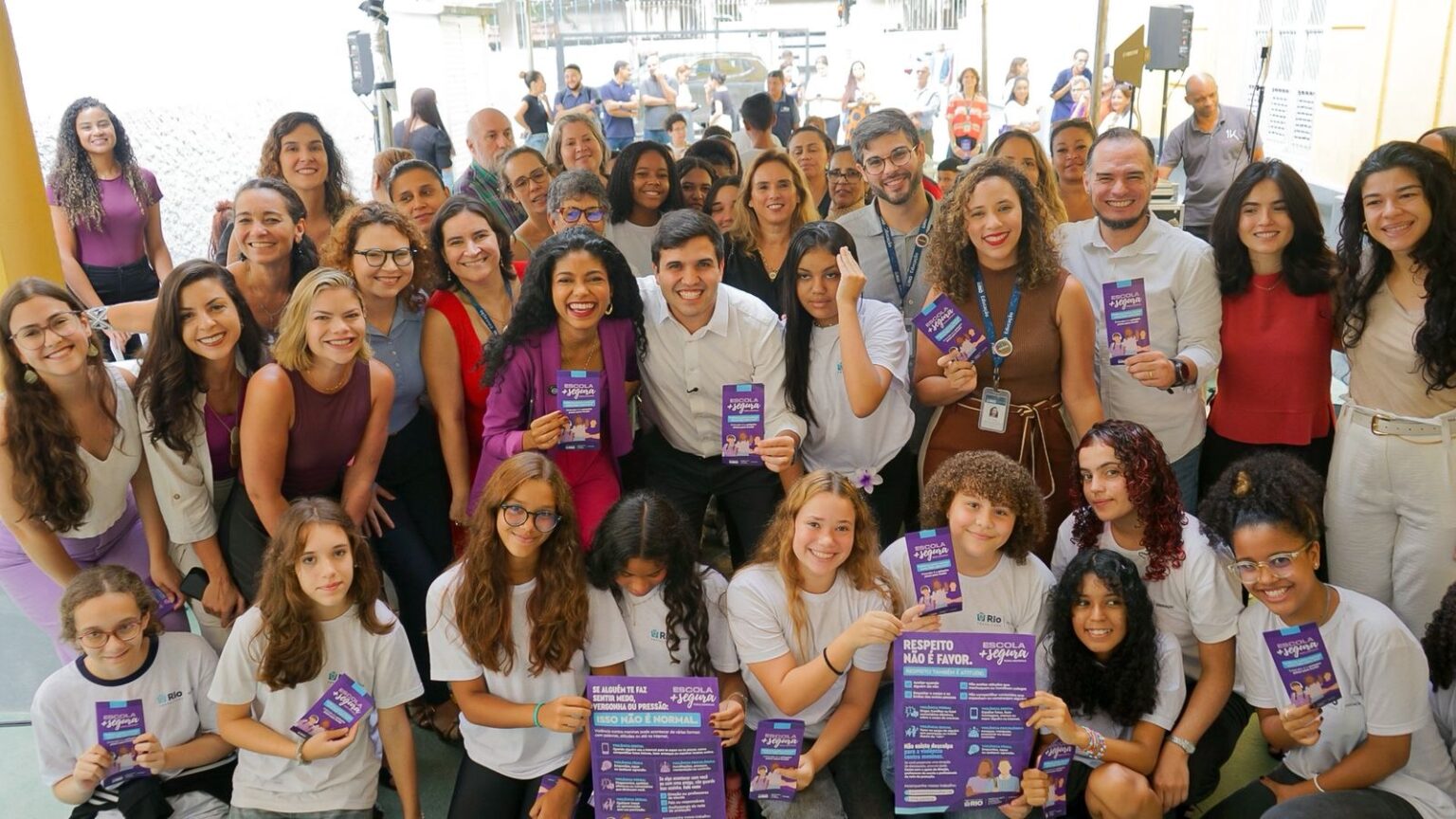 Campanha ‘Escola Mais Segura para Meninas’ é Lançada pela Prefeitura do Rio com Foco na Educação e Conscientização Campanha ‘Escola Mais Segura para Meninas’ é Lançada pela Prefeitura do Rio com Foco na Educação e C