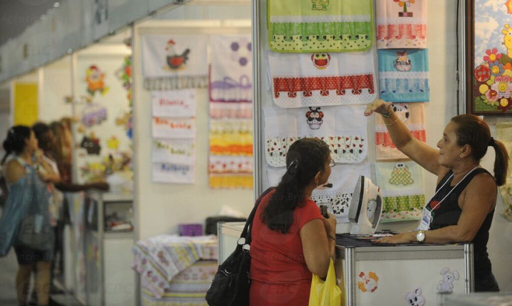 Paraná é Destaque: Média Salarial das Mulheres Chega a R$ 3.633