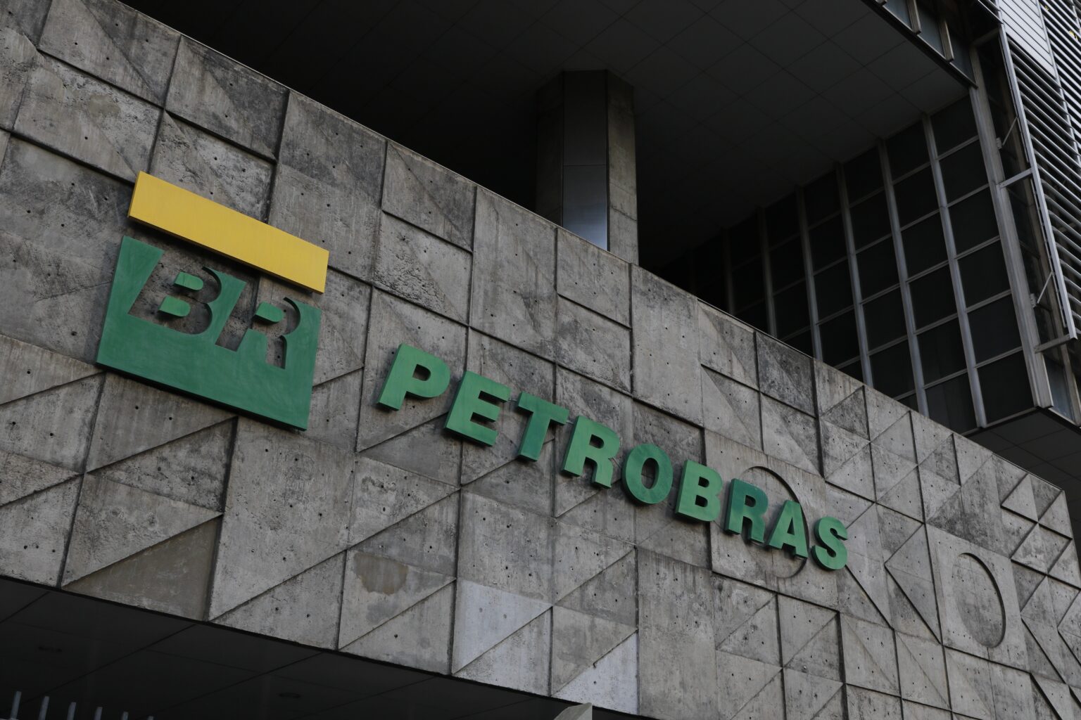 Petrobras e Pemex: Discussão de Parceria em Projetos de Petróleo em Águas Profundas Petrobras e Pemex: Discussão de Parceria em Projetos de Petróleo em Águas Profundas