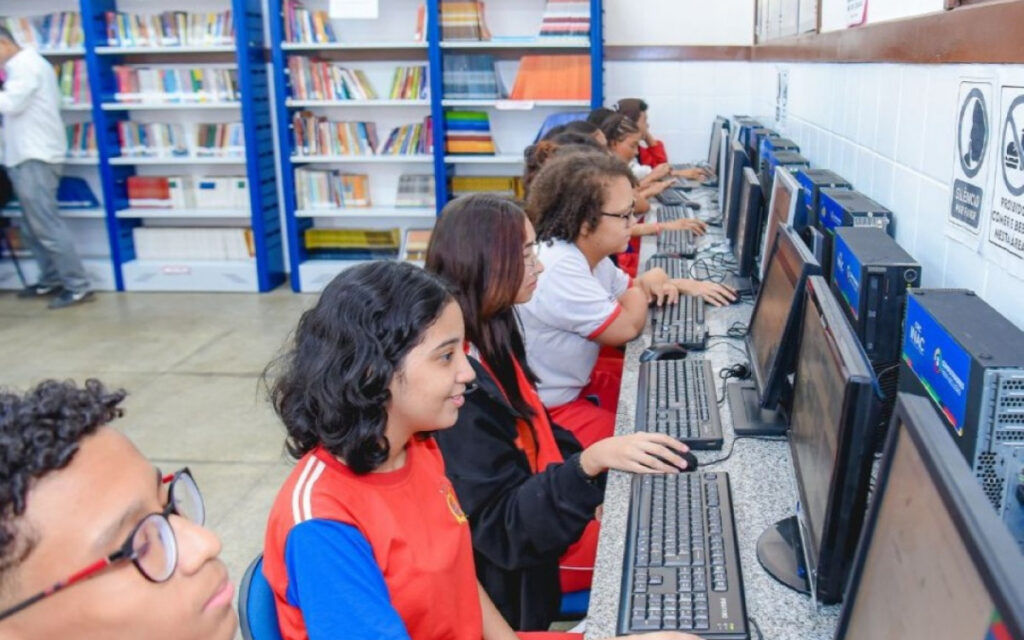 Rio de Janeiro Alcanca 99% de Acesso à Internet nas Escolas Públicas de Ensino Básico