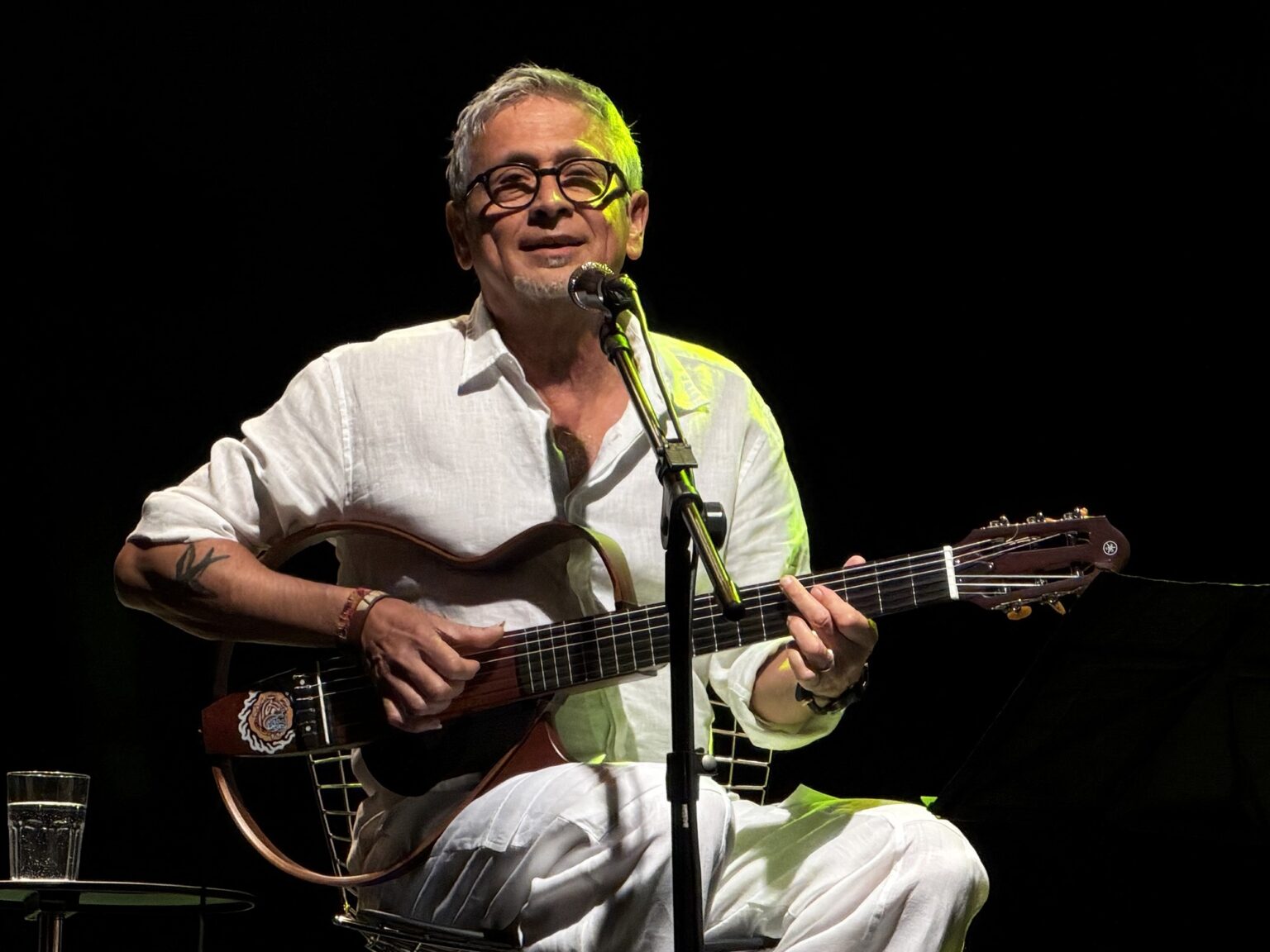 Zé Renato Celebra o Samba com Amor e Devoção em Show no Rio de Janeiro