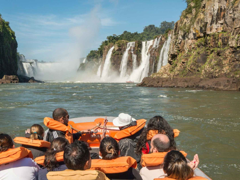 Brasil Bate Recorde com 2,33 Milhões de Turistas Estrangeiros no Primeiro Trimestre de 2026 Brasil Bate Recorde com 2,33 Milhões de Turistas Estrangeiros no Primeiro Trimestre de 2026
