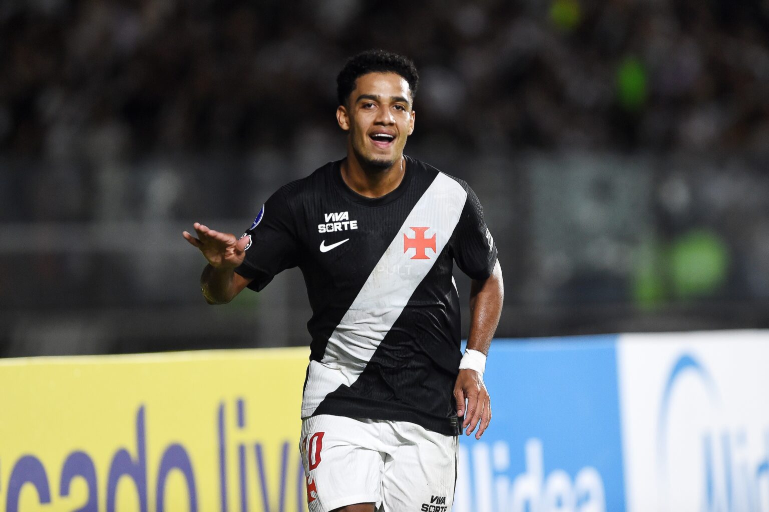 Brenner Destaca Conexão com a Torcida do Vasco em Retorno ao Brasil