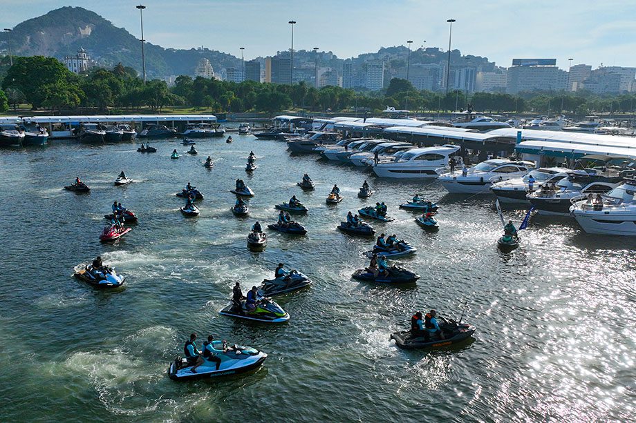 Desfile de Jets Envolvente Agita o Rio Boat Show 2026 com Mais de 50 Participantes Desfile de Jets Envolvente Agita o Rio Boat Show 2026 com Mais de 50 Participantes