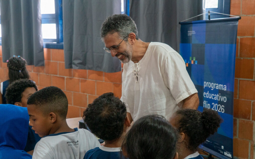 Escolas de Paraty Receberão 7 Mil Livros: Um Legado de Leitura Escolas de Paraty Receberão 7 Mil Livros: Um Legado de Leitura