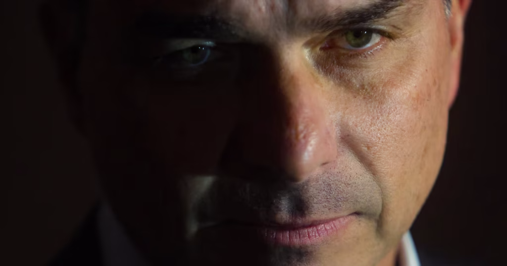 Flávio Bolsonaro: Viabilidade e Desafios na Corrida Presidencial Flávio Bolsonaro: Viabilidade e Desafios na Corrida Presidencial