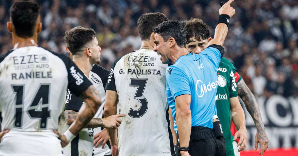 Gesto Obsceno de Jogadores do Corinthians: Entenda a Razão da Expulsão Gesto Obsceno de Jogadores do Corinthians: Entenda a Razão da Expulsão