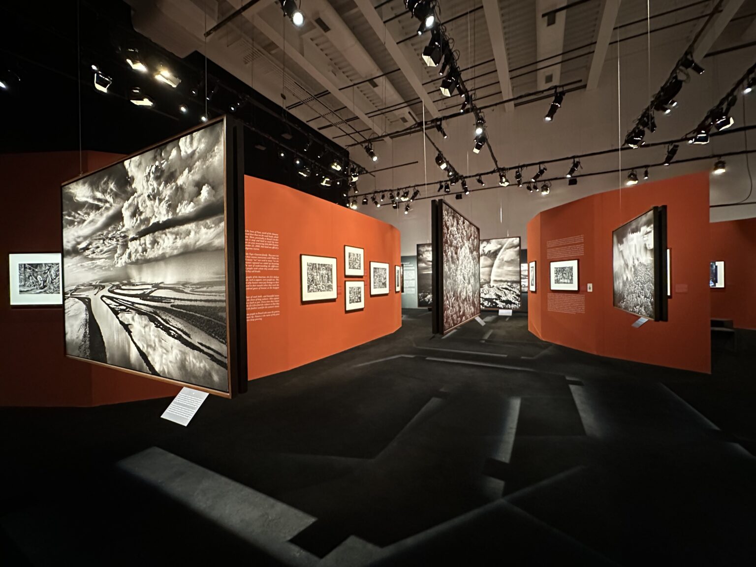 Inauguração do Cais das Artes É Marcada por Exposição de Sebastião Salgado