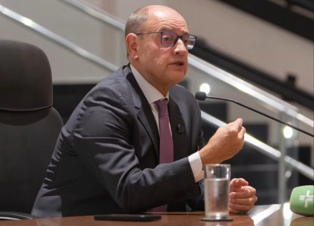 Ministro Zanin Mantém Ricardo Couto como Governador Interino do Rio de Janeiro Ministro Zanin Mantém Ricardo Couto como Governador Interino do Rio de Janeiro