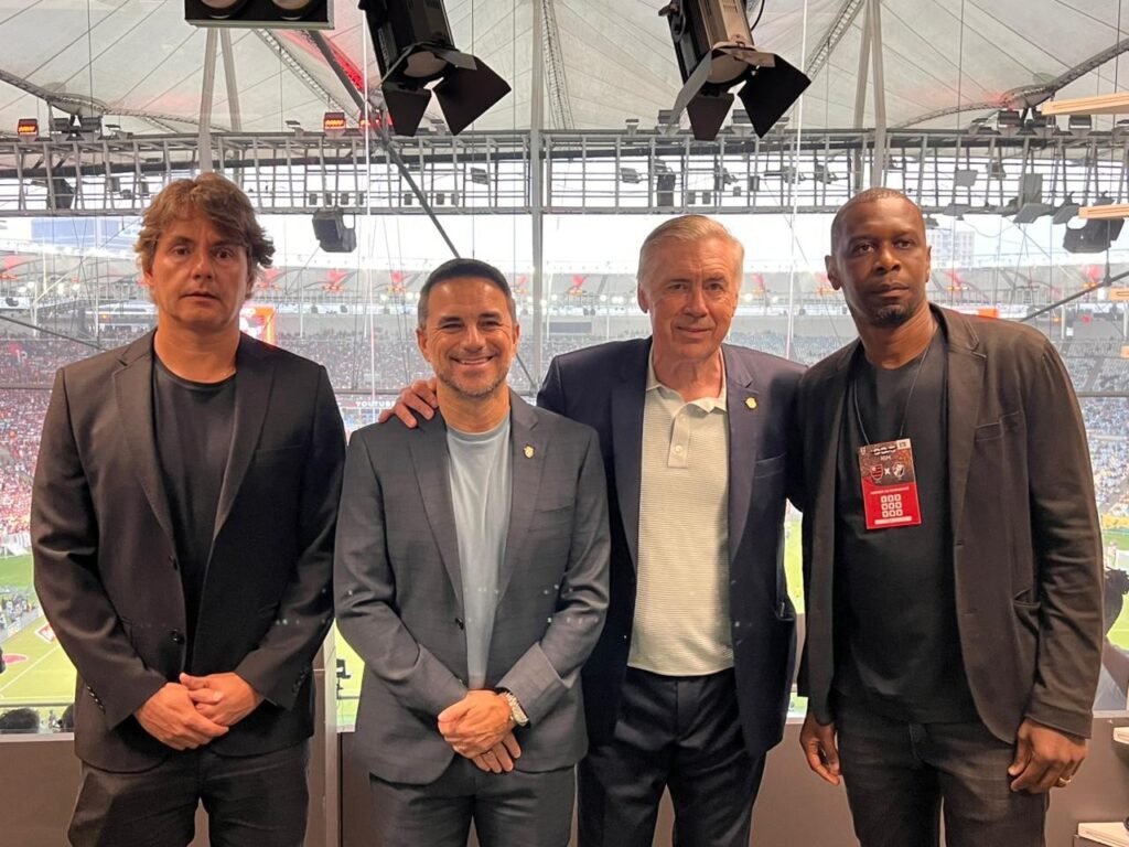 Ancelotti Visita o Maracanã para Acompanhar Flamengo x Vasco Ancelotti Visita o Maracanã para Acompanhar Flamengo x Vasco