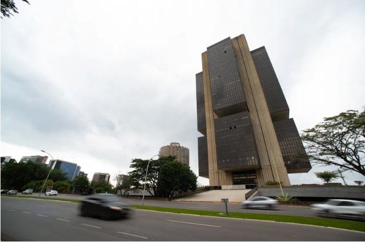 Copom Adota Postura Cautelosa Diante de Tensões Globais e Projeções Inflacionárias