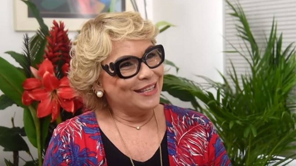 Estratégia Política: Flávio Bolsonaro Considera Apoiar Candidatura da Mãe ao Senado