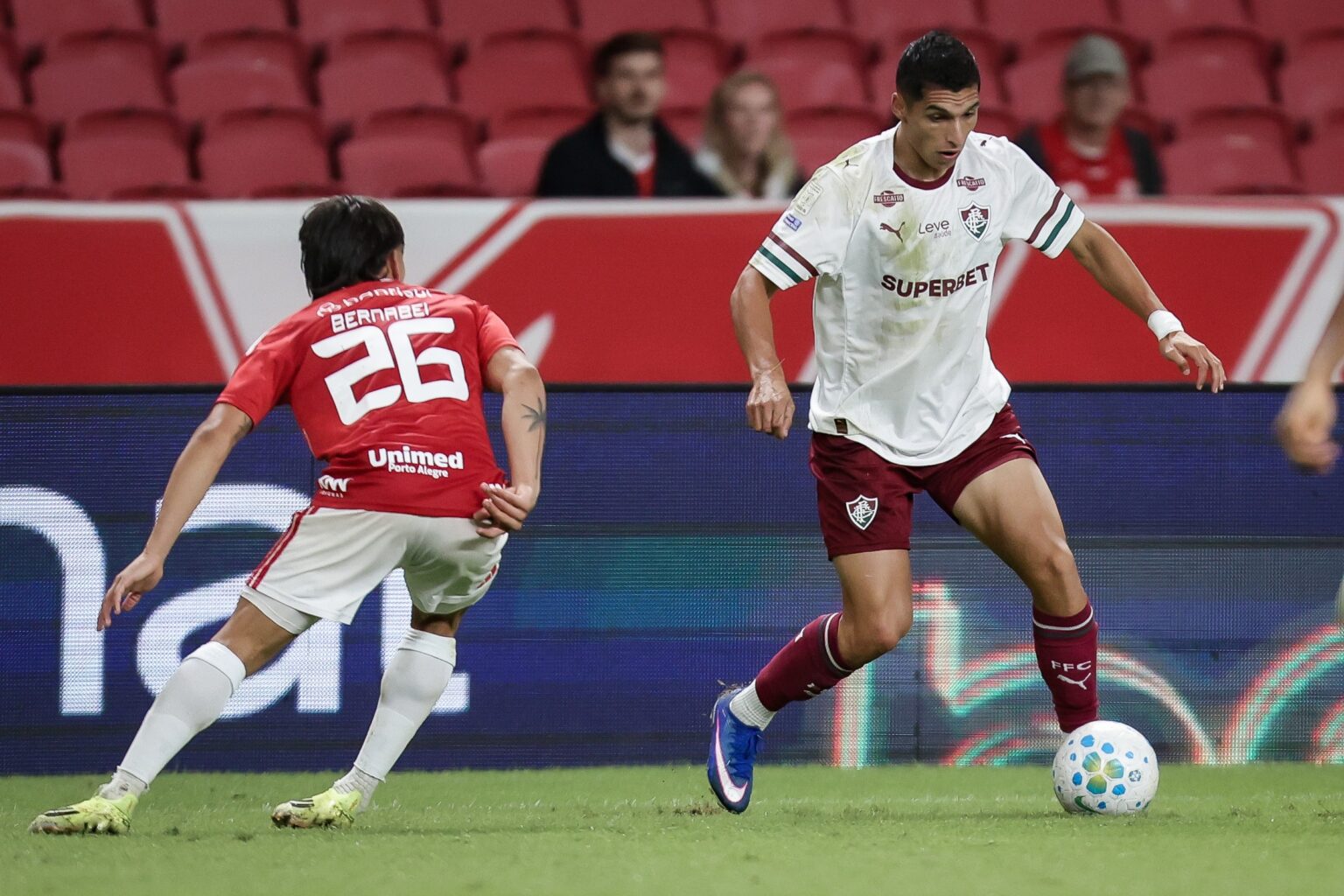 Fluminense sofre derrota no Beira-Rio e aumenta pressão para Libertadores Fluminense sofre derrota no Beira-Rio e aumenta pressão para Libertadores