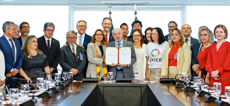 Governo do Brasil Institui Dia Nacional em Memória das Vítimas da Covid-19 com Homenagens em Seis Ca