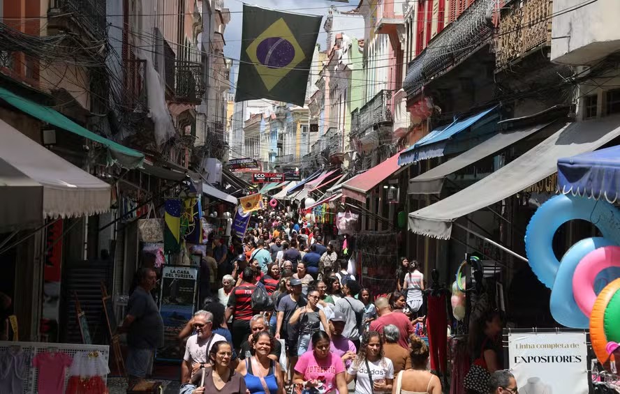 Impacto do Fim da ‘Taxa das Blusinhas’ pode Chegar a R$ 1,5 Bilhão no Varejo Carioca Impacto do Fim da 'Taxa das Blusinhas' pode Chegar a R$ 1,5 Bilhão no Varejo Carioca