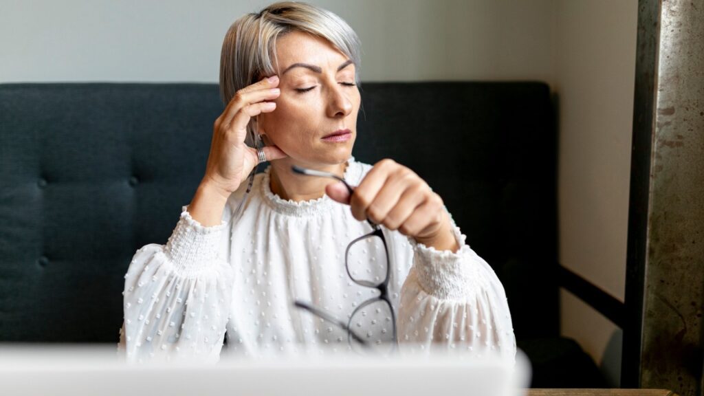 Menopausa e Seus Impactos: Sono, Trabalho e Clareza Emocional nas Mulheres Menopausa e Seus Impactos: Sono, Trabalho e Clareza Emocional nas Mulheres