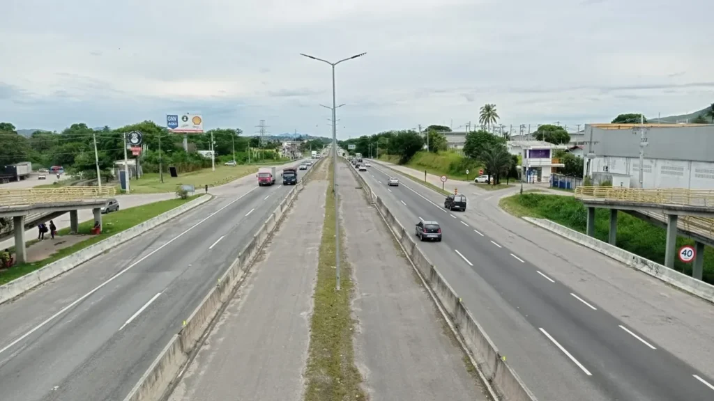 BR-101 amplia capacidade com terceira faixa entre São Gonçalo e Manilha BR-101 amplia capacidade com terceira faixa entre São Gonçalo e Manilha