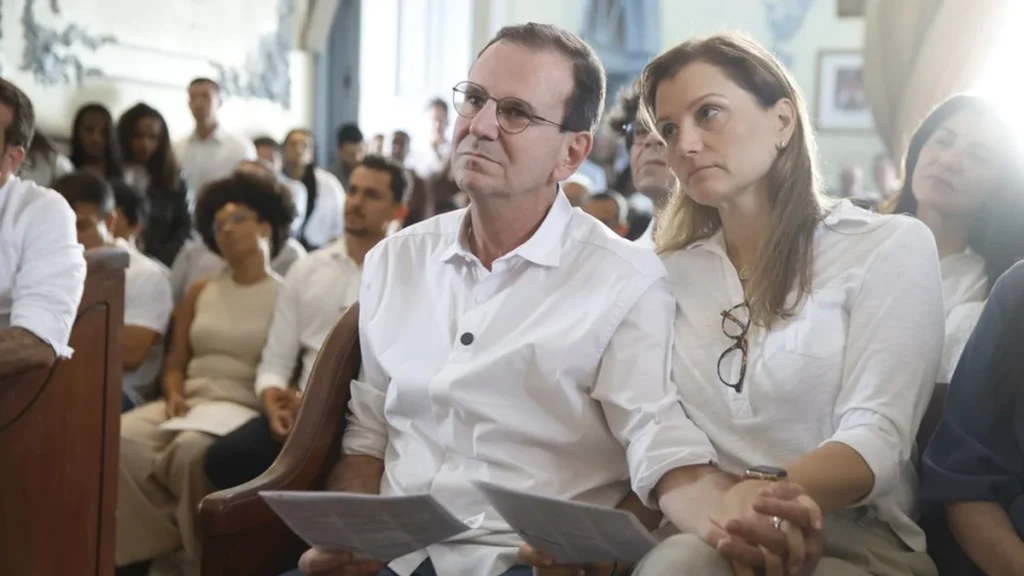 Eduardo Paes Inicia Campanha ao Governo do Rio na Igreja da Penha com Apoio Evangélico e Católico Eduardo Paes Inicia Campanha ao Governo do Rio na Igreja da Penha com Apoio Evangélico e Católico