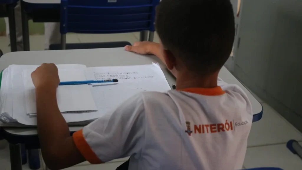 Niterói destaca-se no Ideb entre grandes municípios com avanços significativos Niterói destaca-se no Ideb entre grandes municípios com avanços significativos