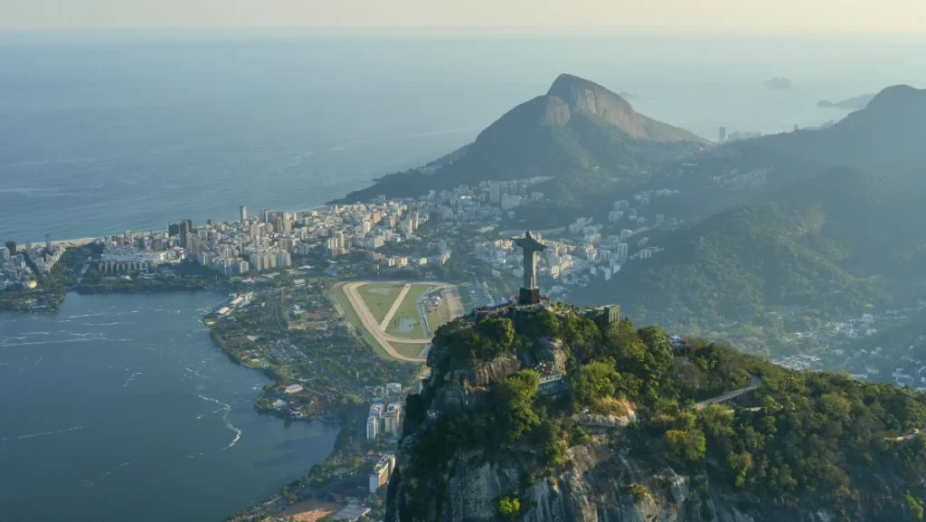 Rio de Janeiro negocia redução dos juros em dívida bilionária com bancos Rio de Janeiro negocia redução dos juros em dívida bilionária com bancos