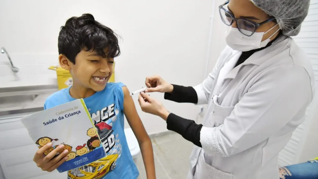 Dia D de Multivacinação em Nova Iguaçu amplia proteção para crianças e adolescentes Dia D de Multivacinação em Nova Iguaçu amplia proteção para crianças e adolescentes