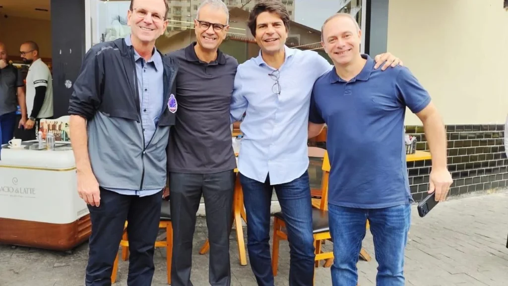 Eduardo Paes Inicia Campanha na Baixada com Carreata em Nova Iguaçu ao Lado de Líderes Locais Eduardo Paes Inicia Campanha na Baixada com Carreata em Nova Iguaçu ao Lado de Líderes Locais