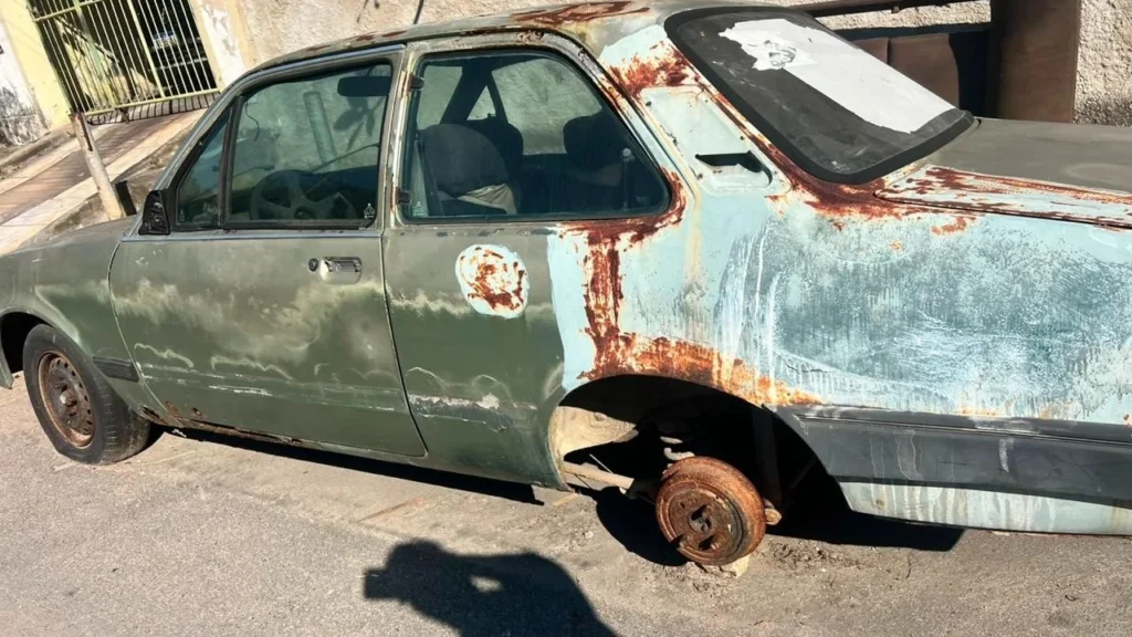 Carros Abandonados: Como Niterói Recupera Espaços e Melhora a Cidade Carros Abandonados: Como Niterói Recupera Espaços e Melhora a Cidade